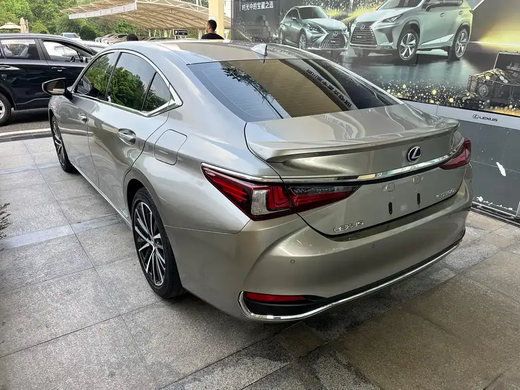 Lexus ES — фото 10