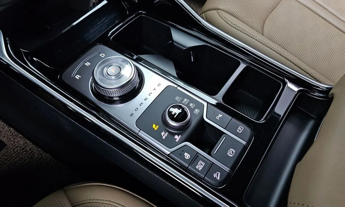Kia Sorento — фото 8