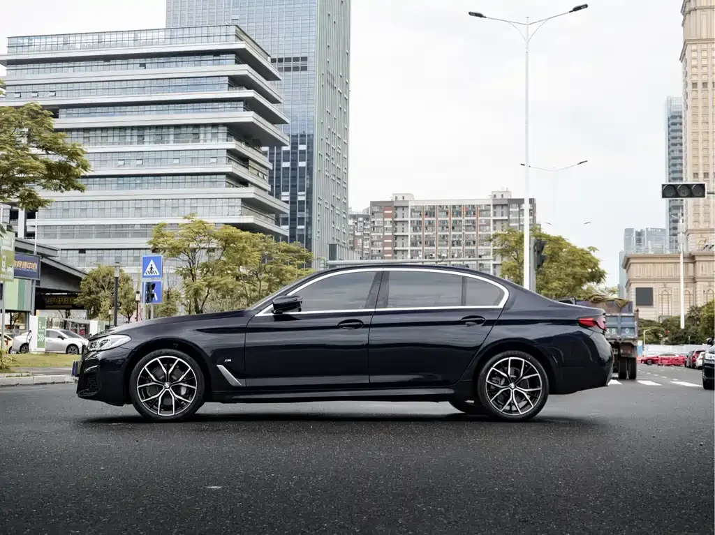 BMW 5 Series — фото 10