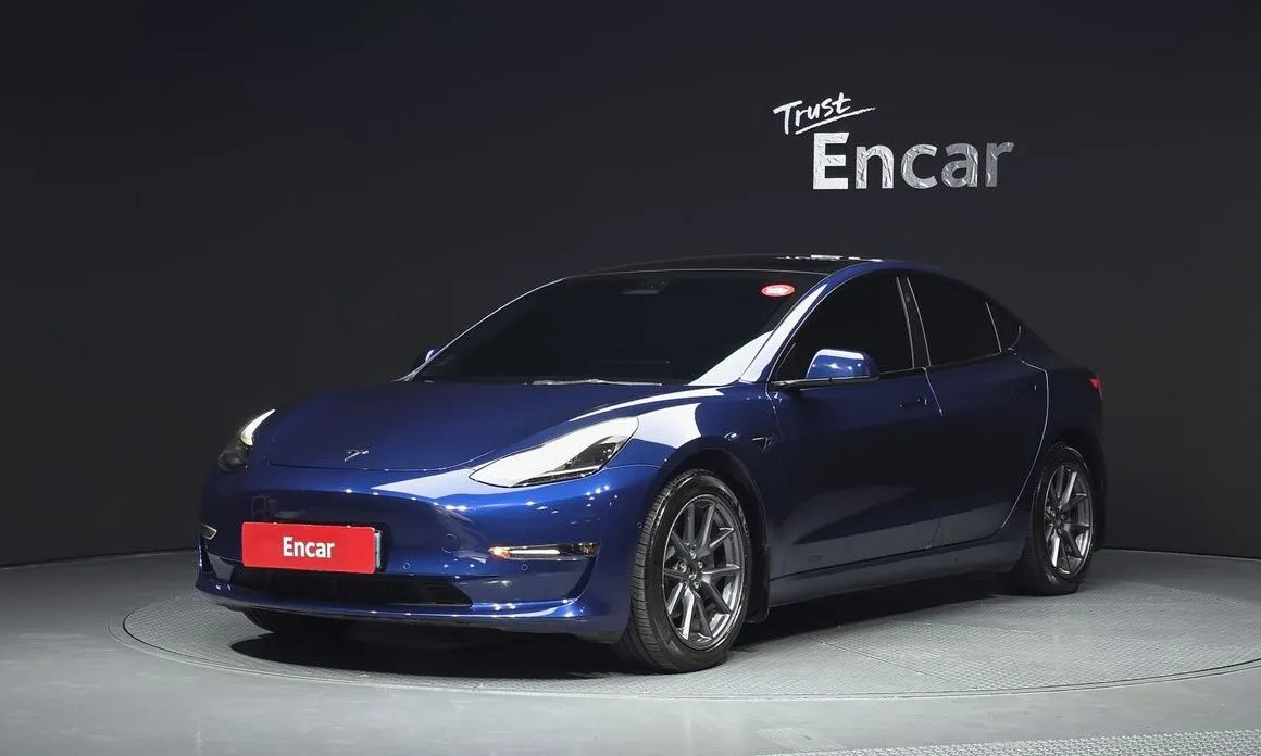 Tesla Model 3 — фото 1