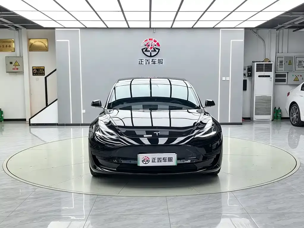 Tesla Model 3 — фото 10