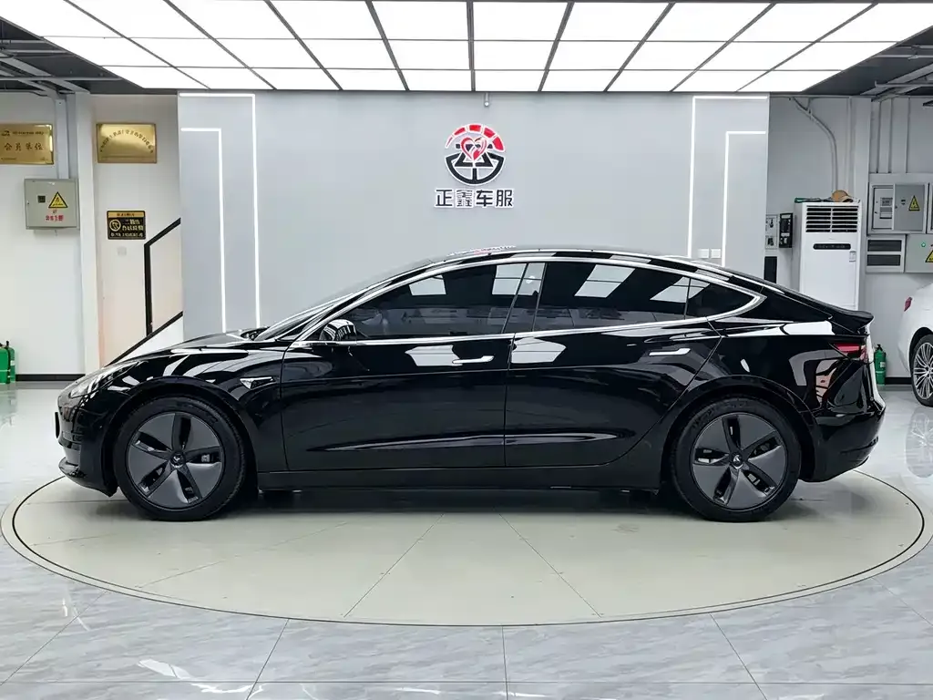 Tesla Model 3 — фото 6