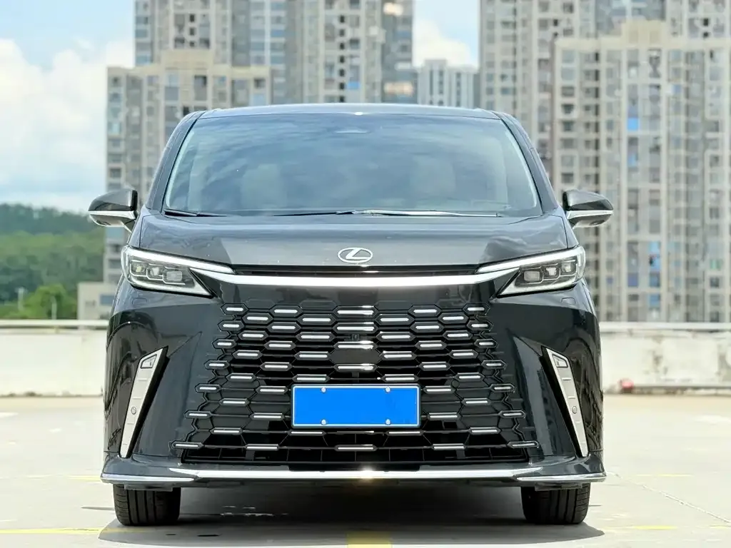 Lexus LM — фото 2