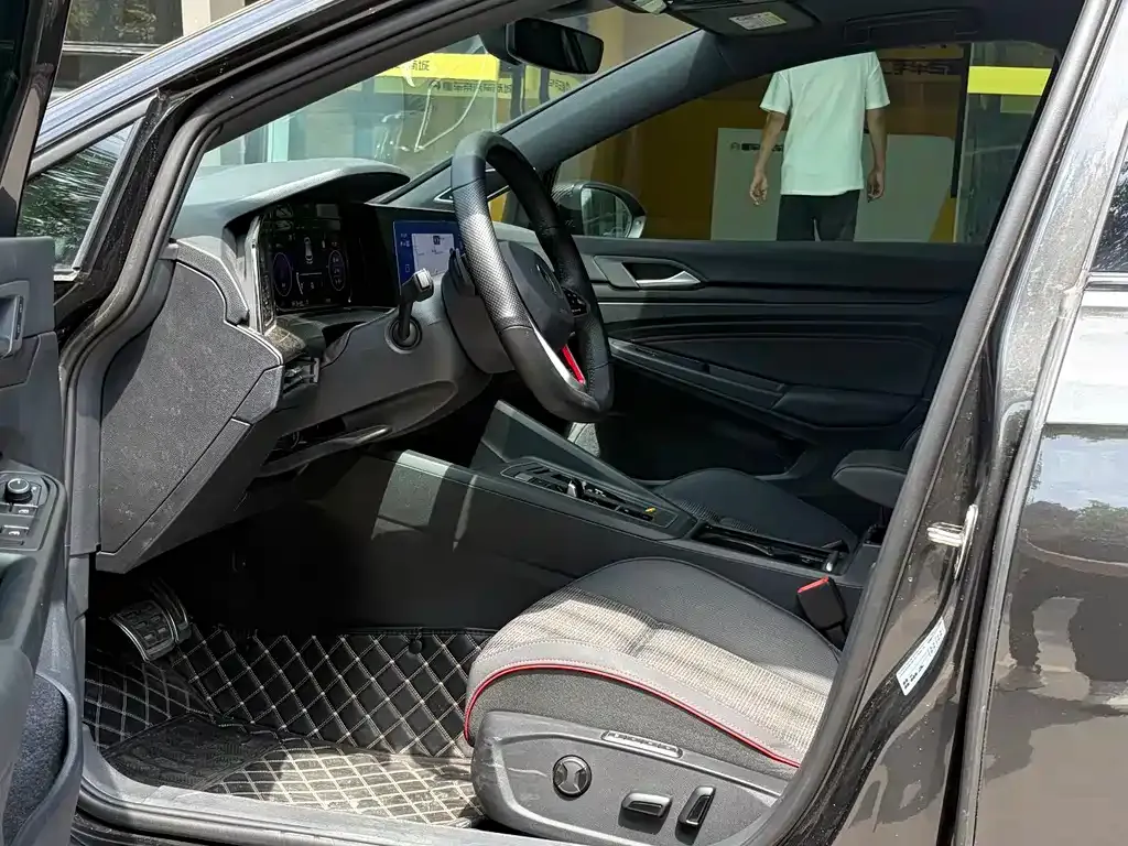 Volkswagen Golf GTI — фото 3