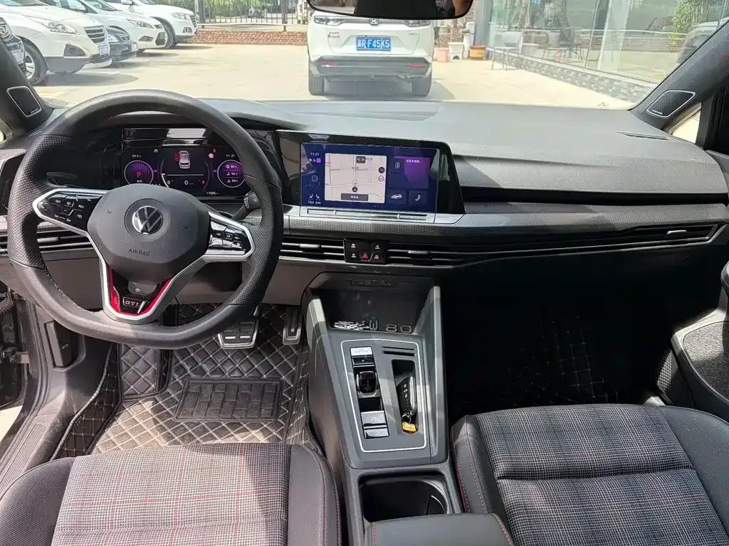 Volkswagen Golf GTI — фото 4
