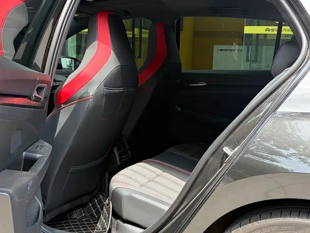 Volkswagen Golf GTI — фото 5