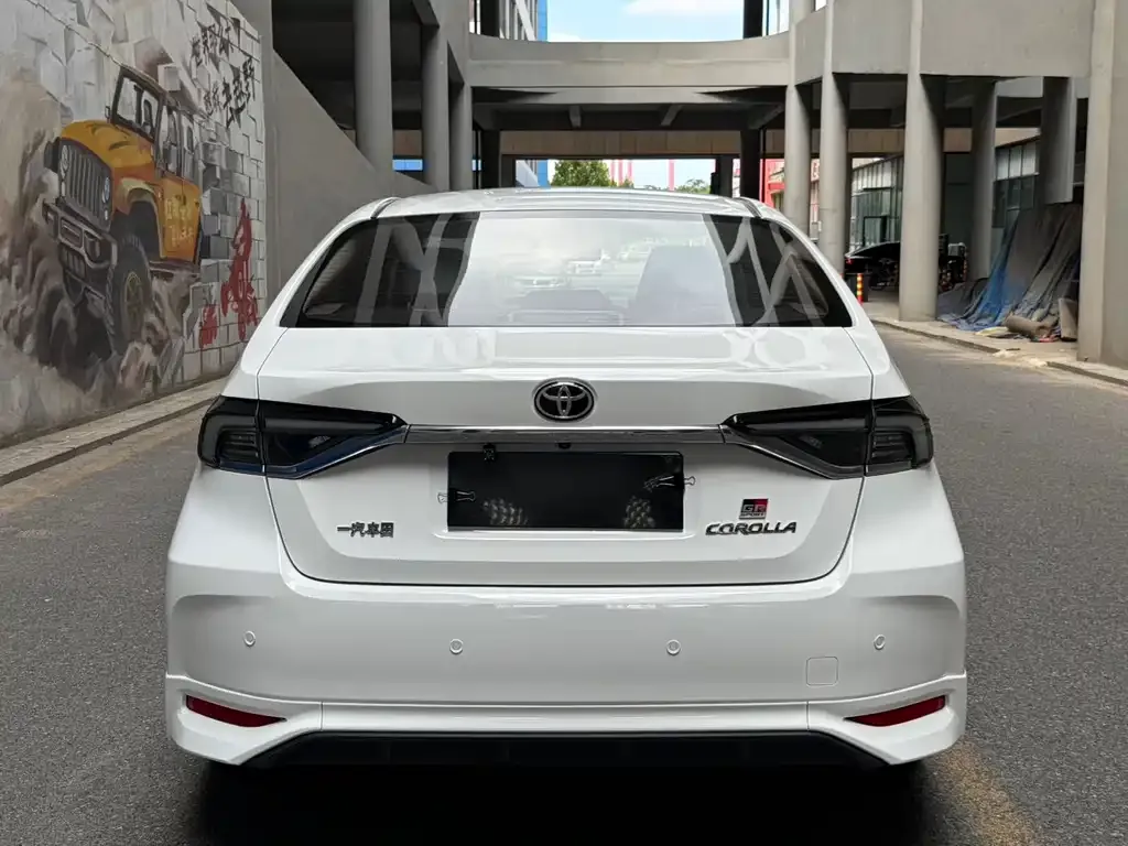 Toyota Corolla — фото 9