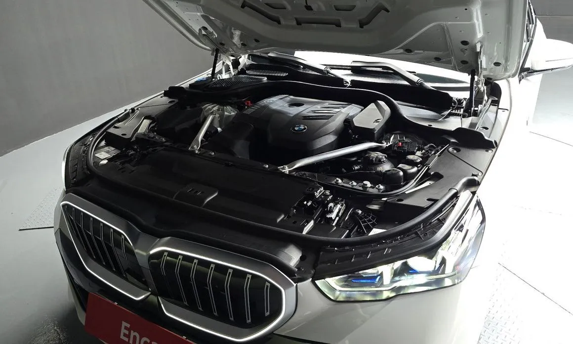 BMW 5-Series — фото 10