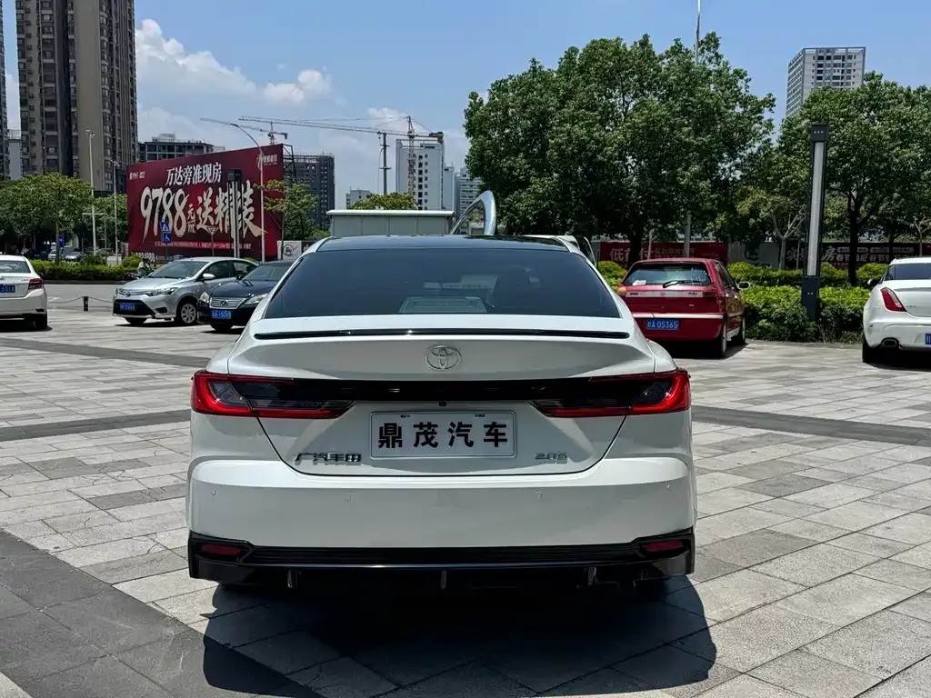 Toyota Camry — фото 10