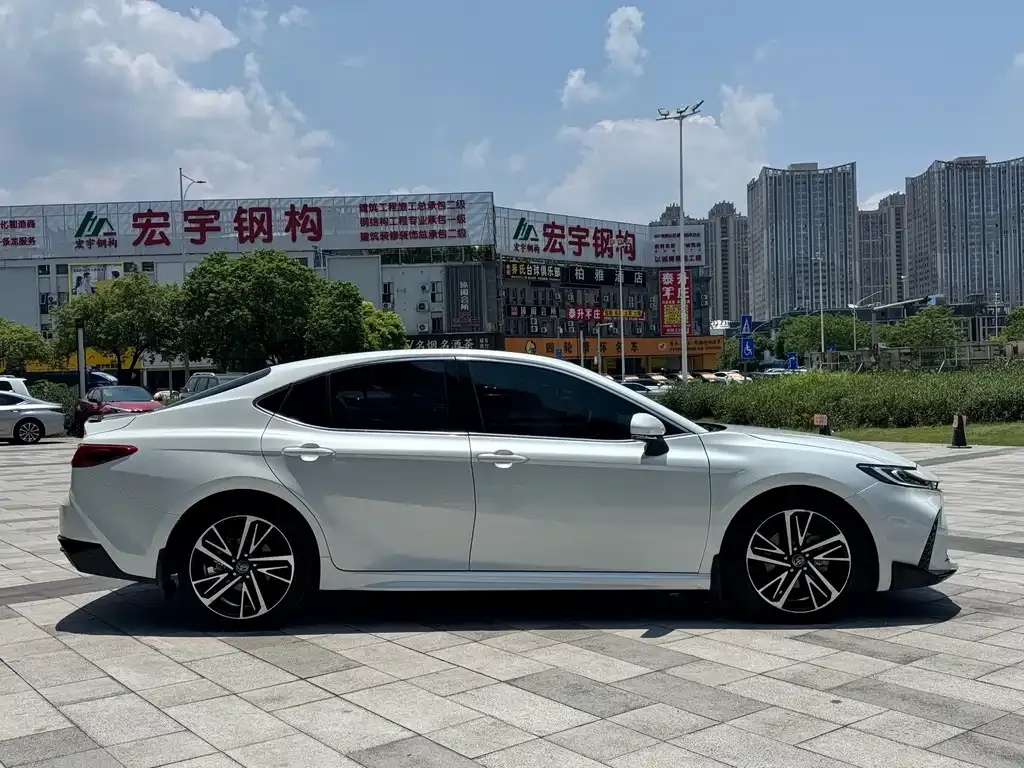 Toyota Camry — фото 6