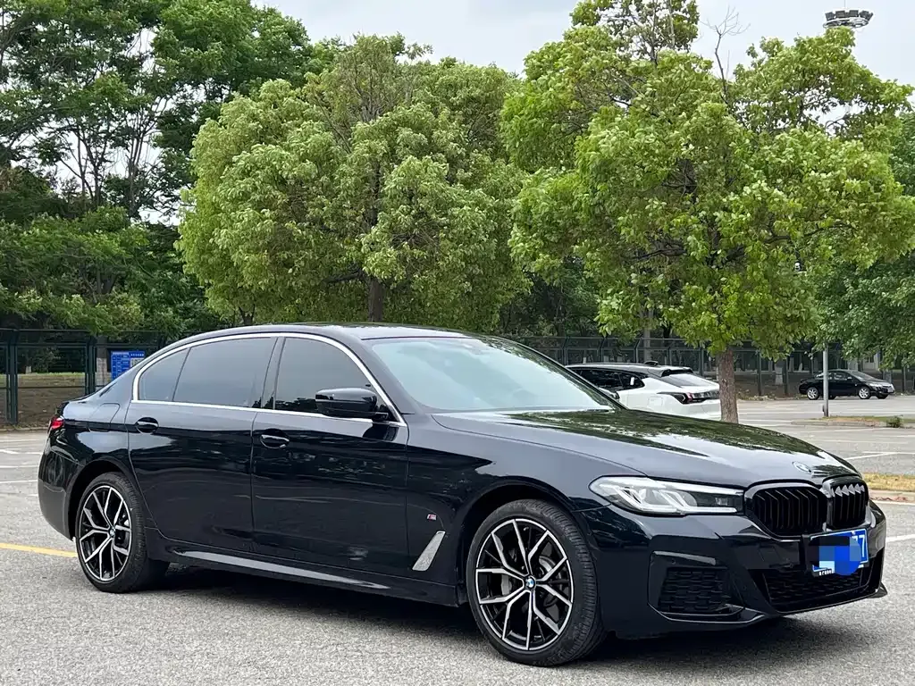 BMW 5 Series — фото 10