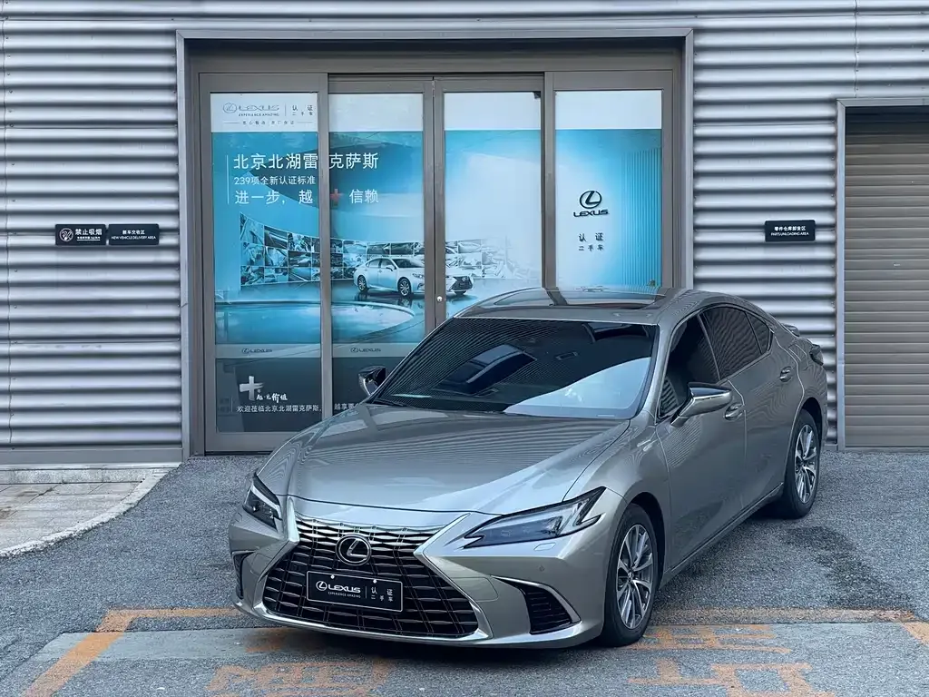 Lexus ES — фото 1