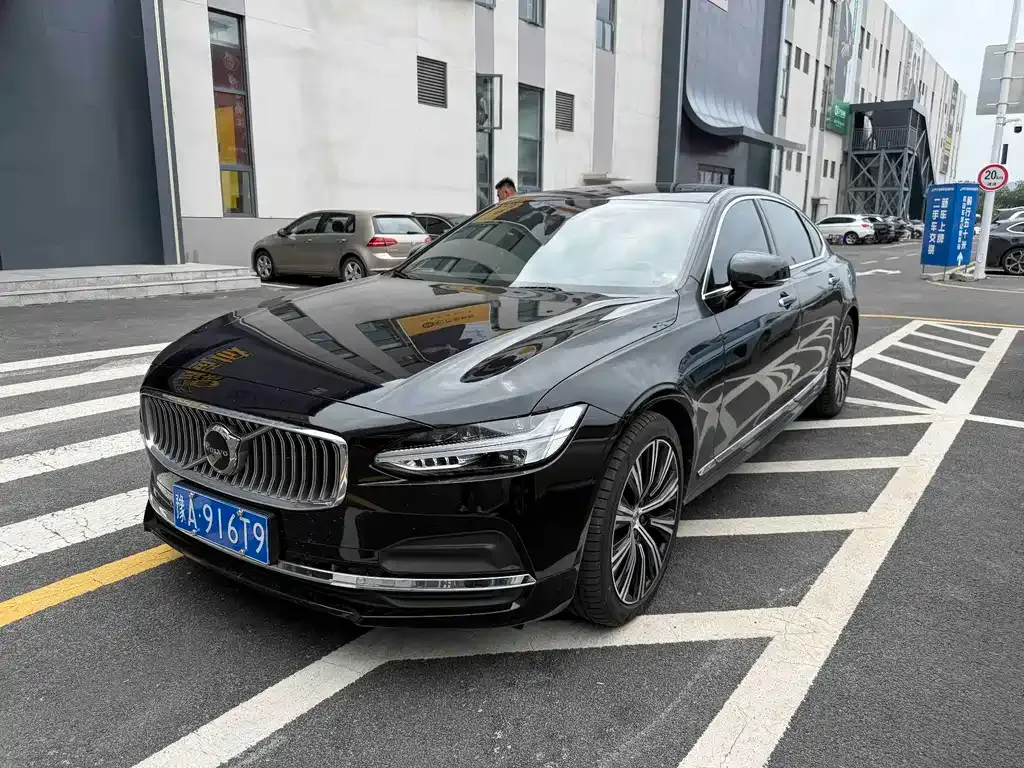 Volvo S90 — фото 1