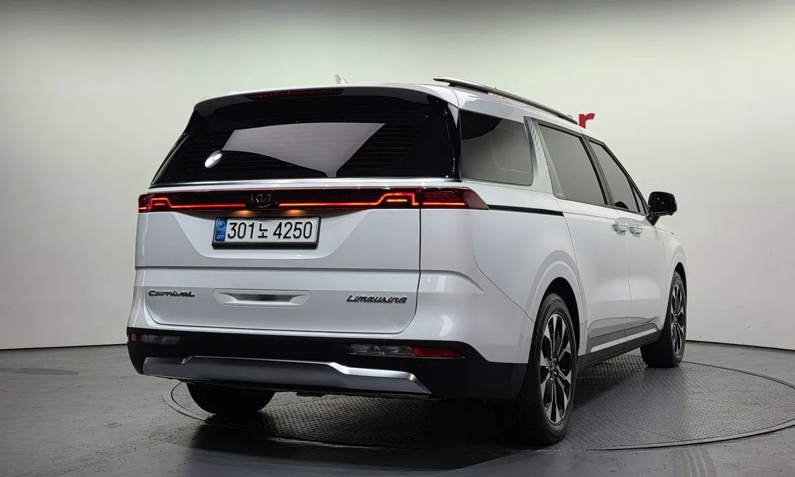 Kia Carnival — фото 8