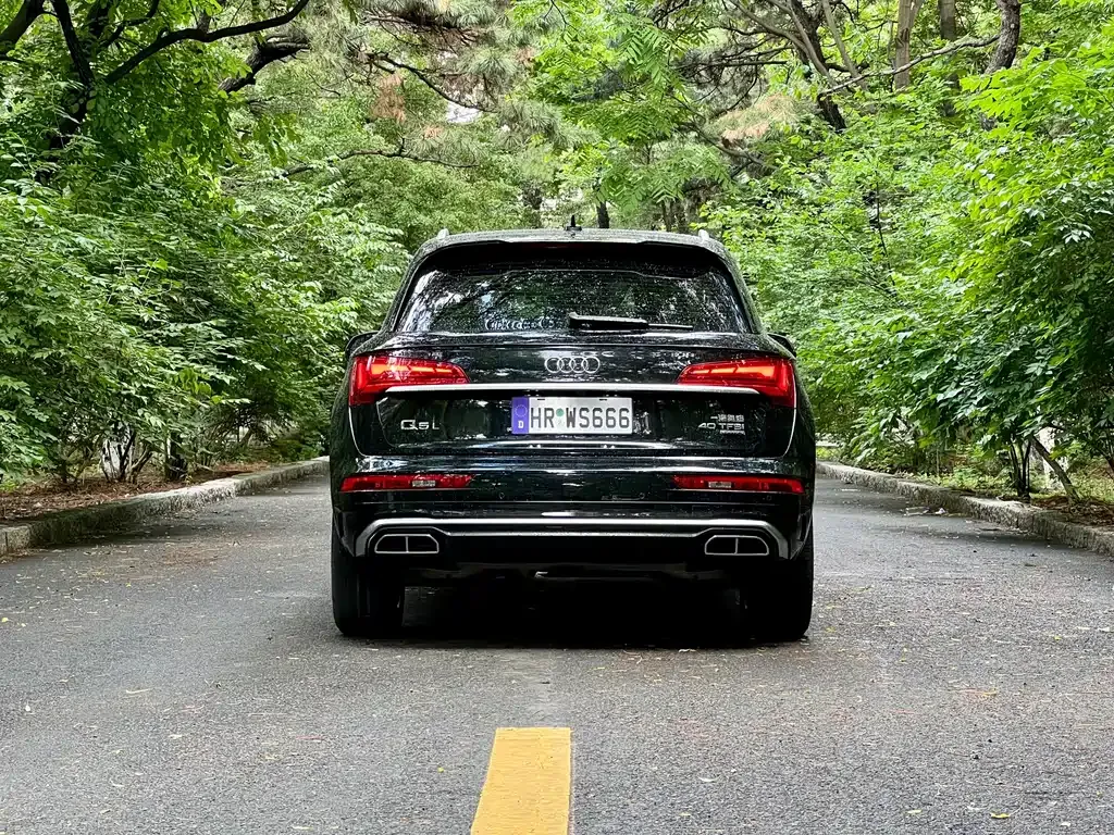 Audi Q5L — фото 10
