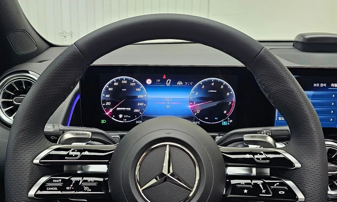Mercedes-Benz GLB-Class — фото 10