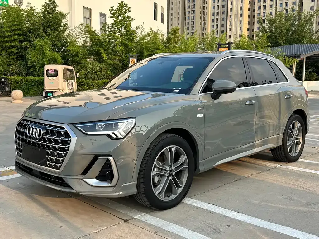 Audi Q3 — фото 1