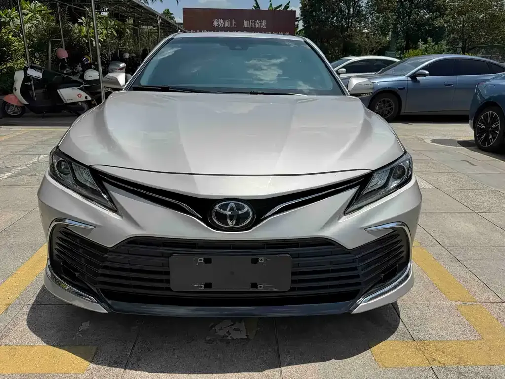 Toyota Camry — фото 4