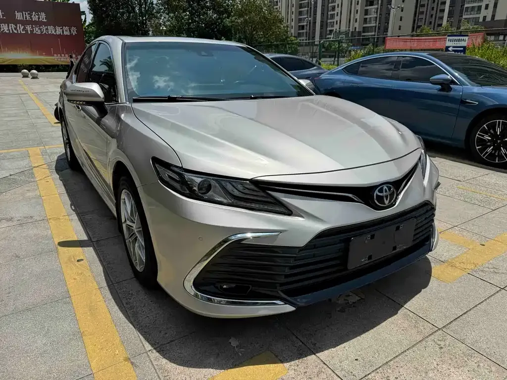 Toyota Camry — фото 8
