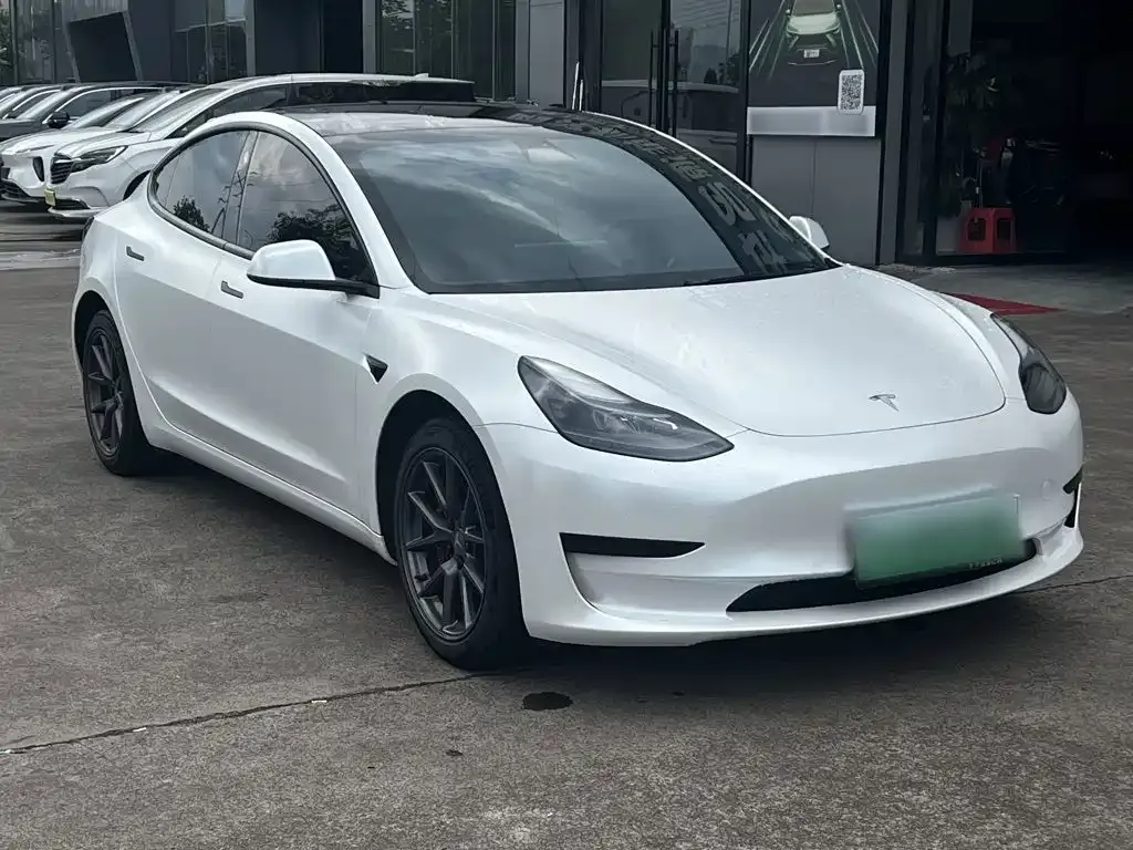 Tesla Model 3 — фото 10
