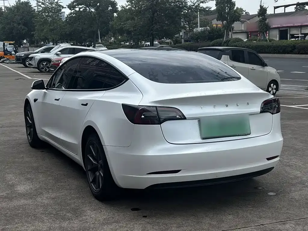 Tesla Model 3 — фото 4