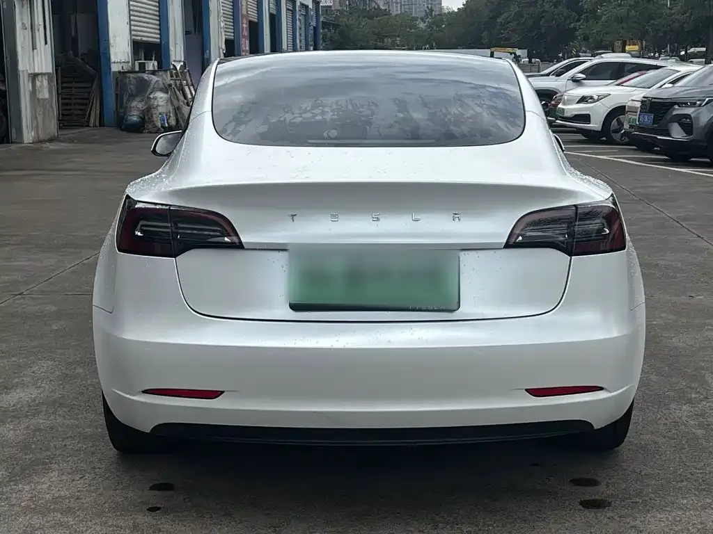 Tesla Model 3 — фото 8