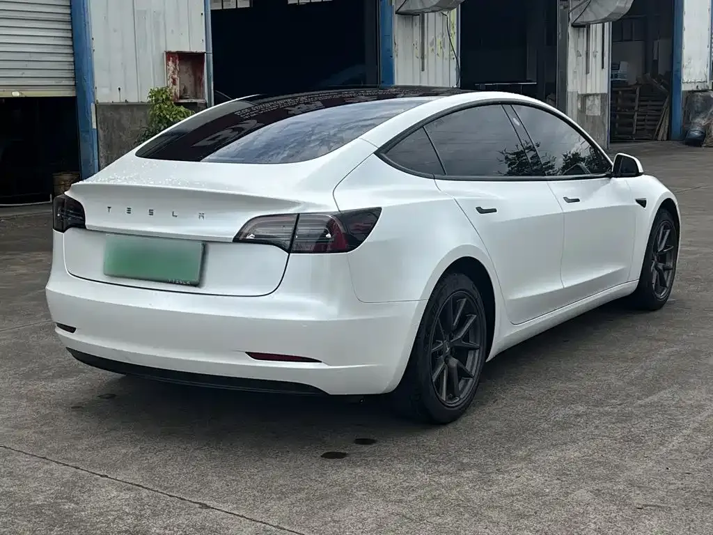 Tesla Model 3 — фото 2