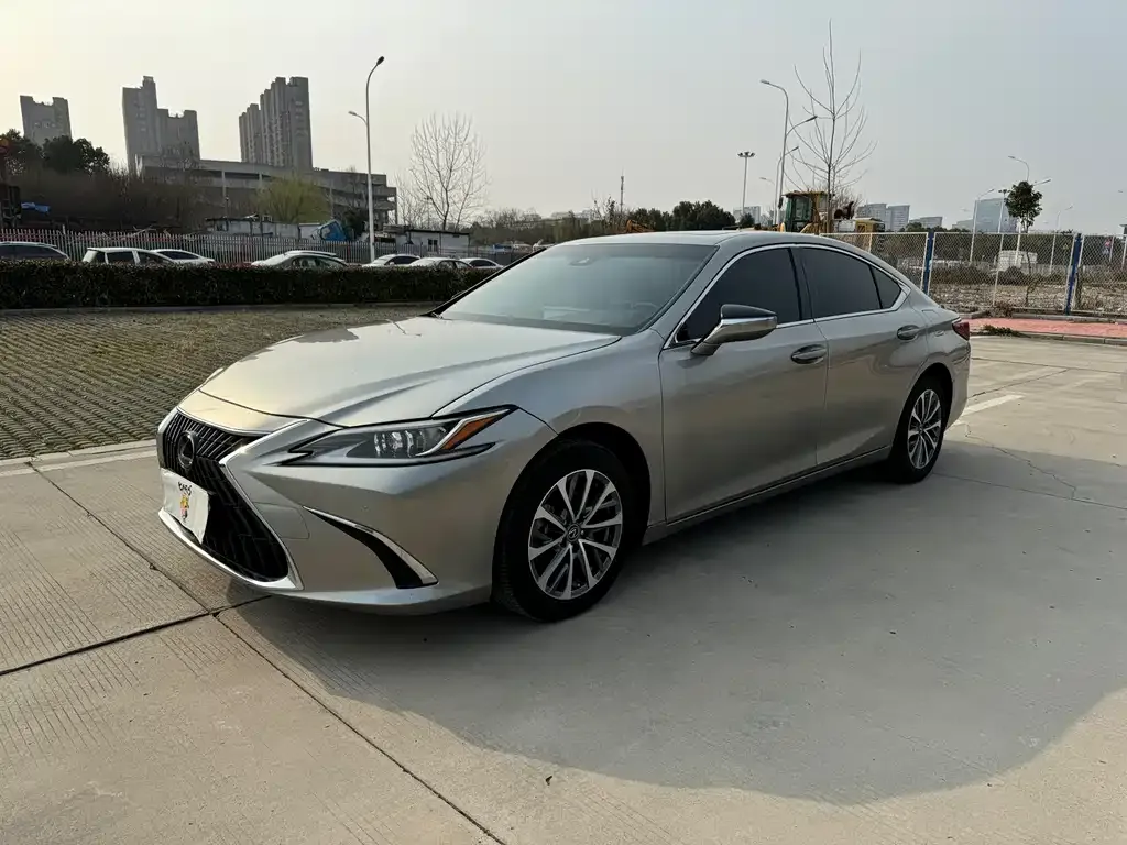 Lexus ES — фото 1
