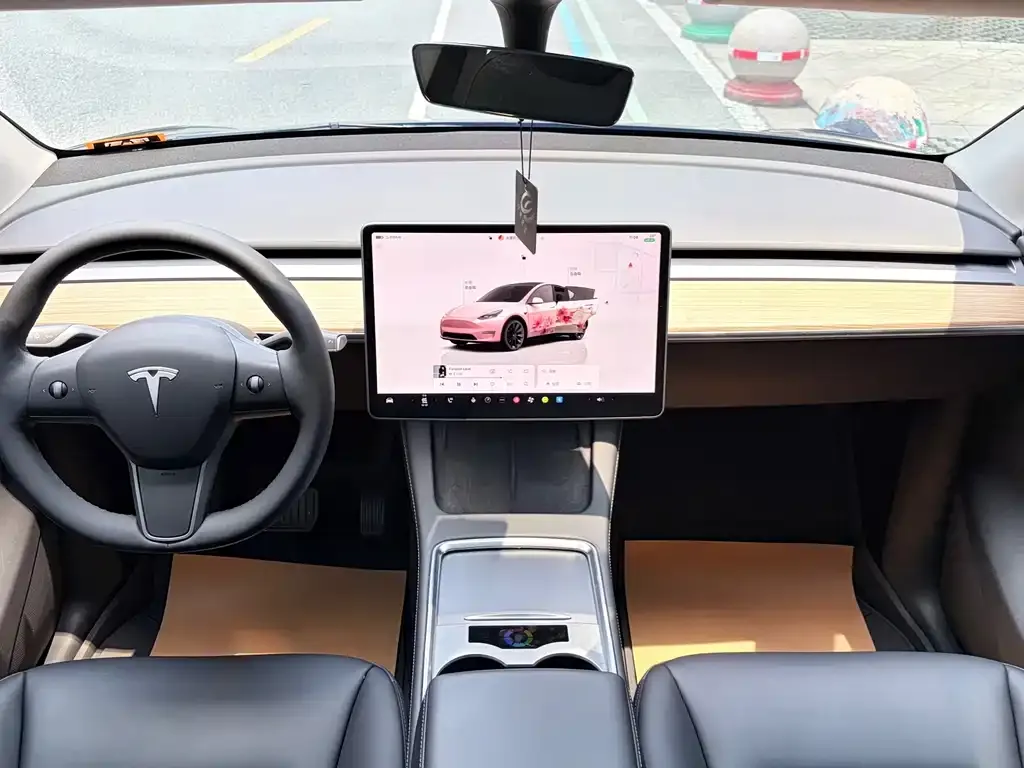 Tesla Model Y — фото 3