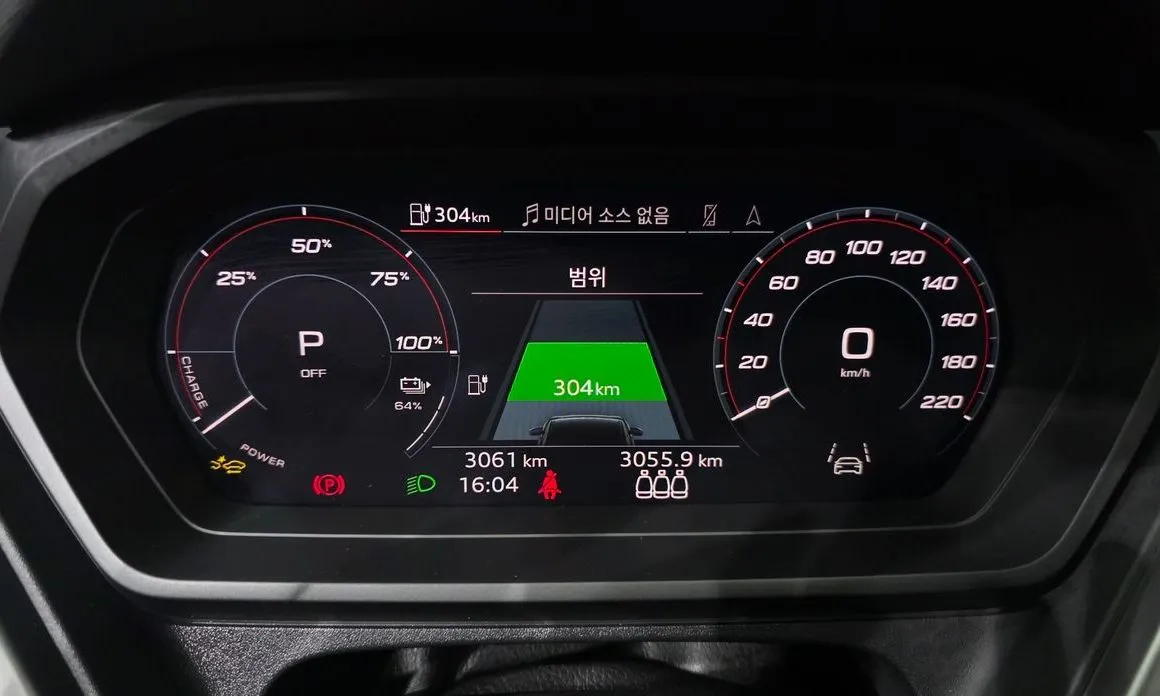 Audi Q4 e-tron — фото 2