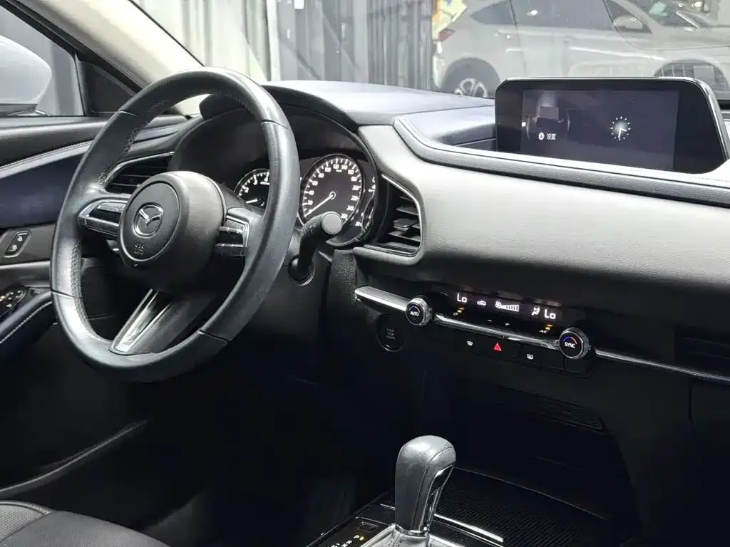 Mazda CX-30 — фото 4