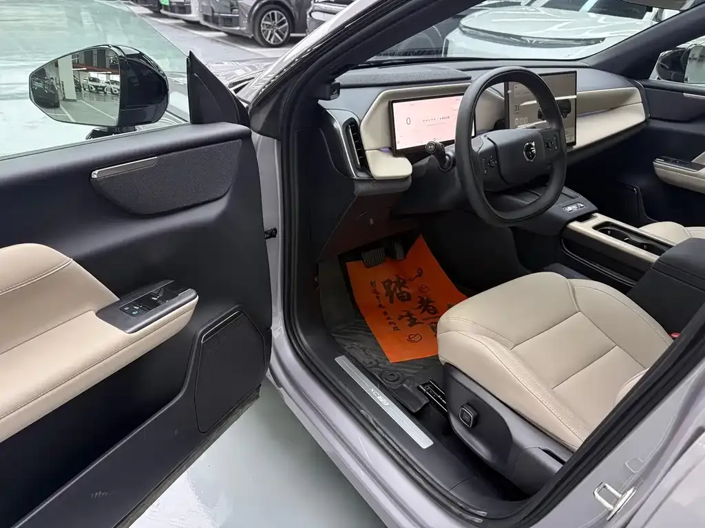 Volvo XC70 Plug-in Hybrid — фото 6