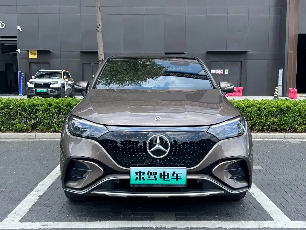 Mercedes-Benz EQE SUV — фото 7