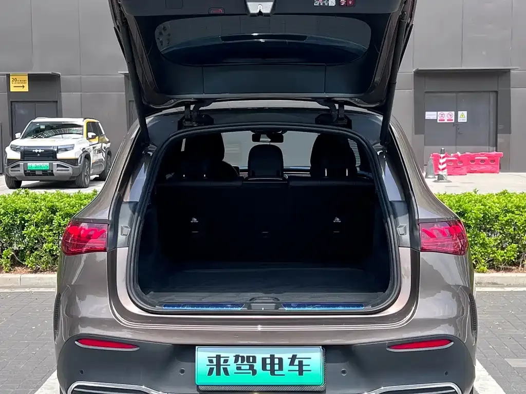 Mercedes-Benz EQE SUV — фото 9