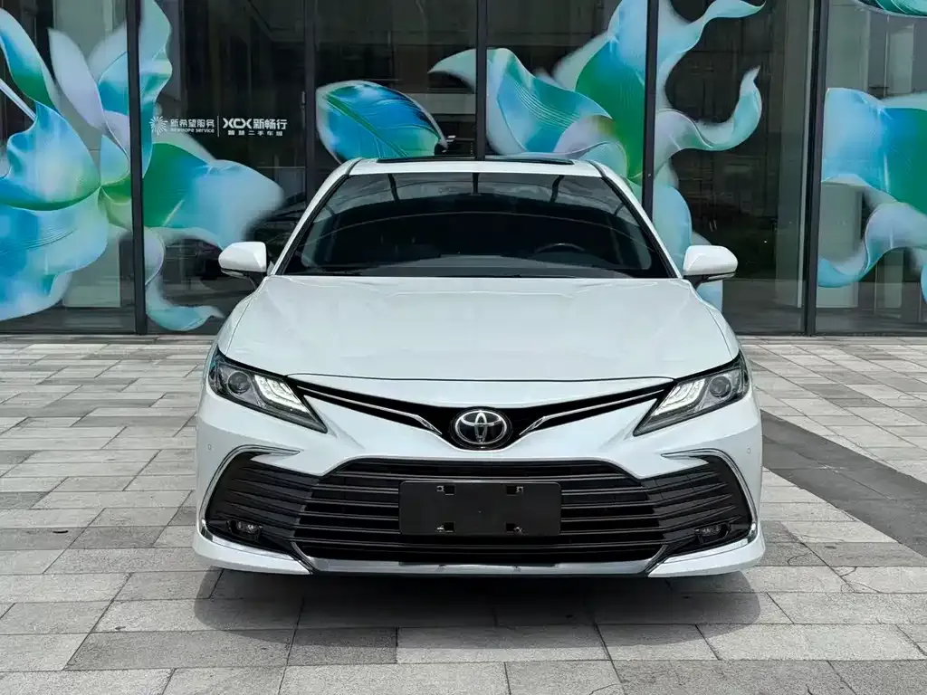Toyota Camry — фото 3