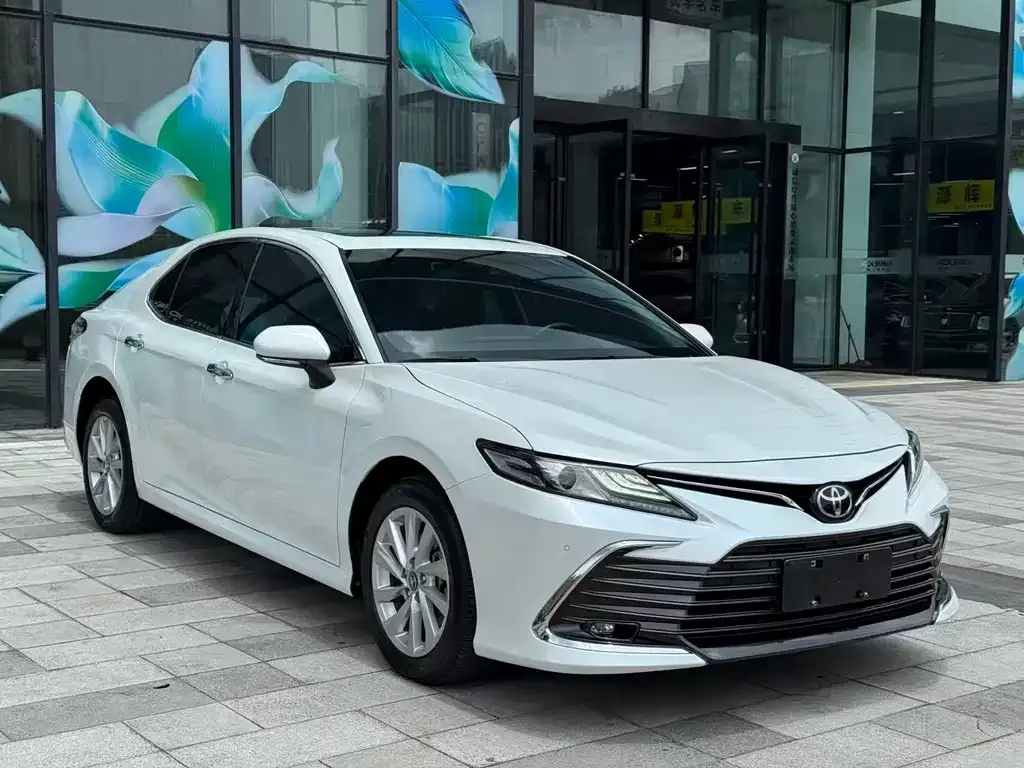 Toyota Camry — фото 6