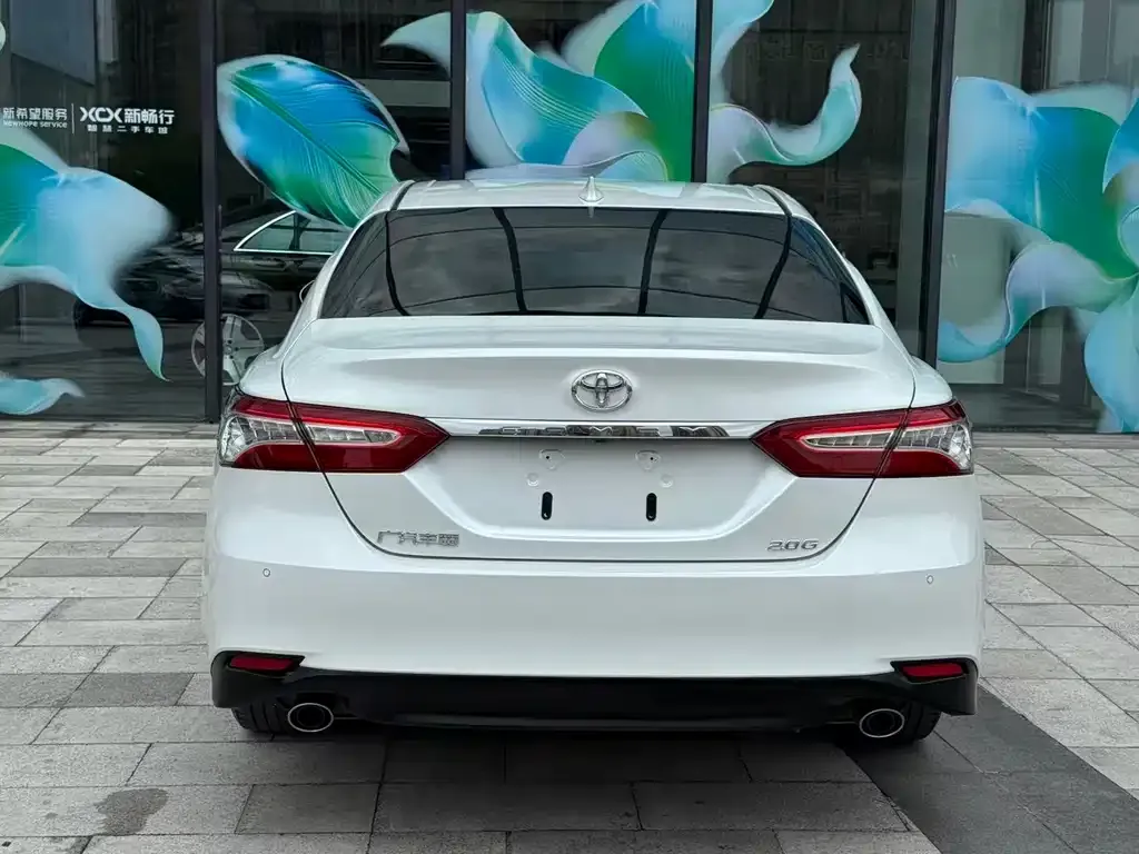 Toyota Camry — фото 5