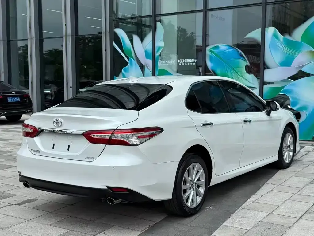Toyota Camry — фото 7