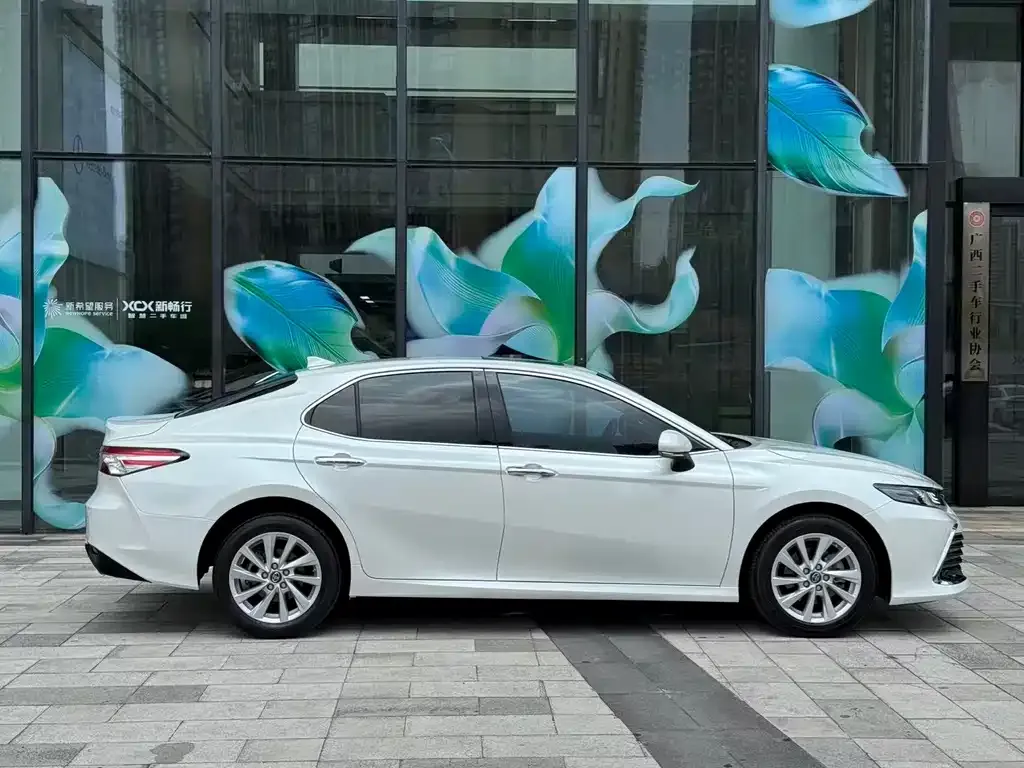 Toyota Camry — фото 4