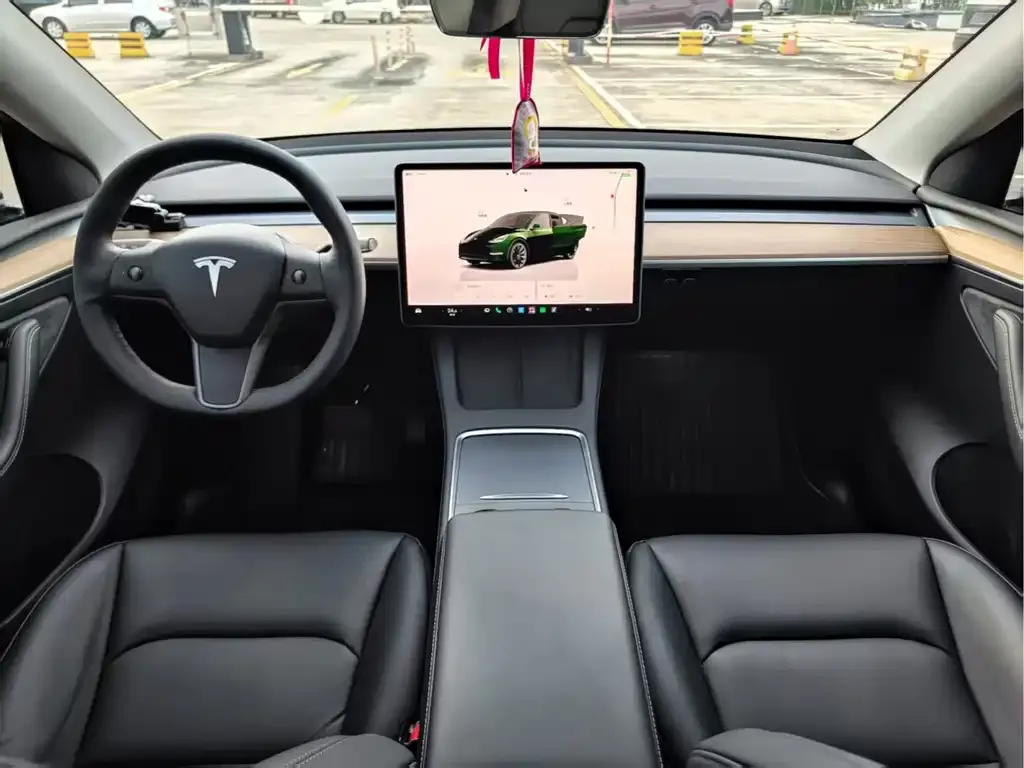 Tesla Model Y — фото 2
