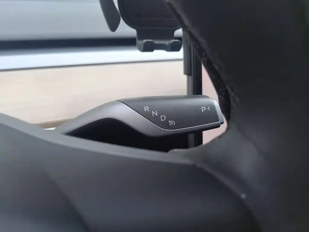 Tesla Model 3 — фото 5