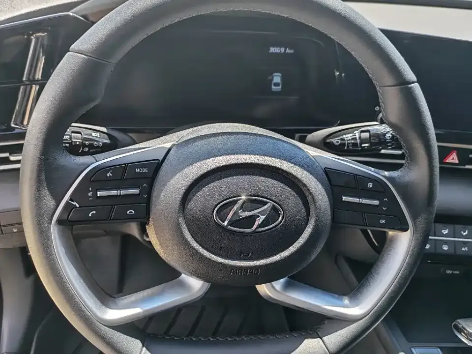 Hyundai Elantra — фото 3