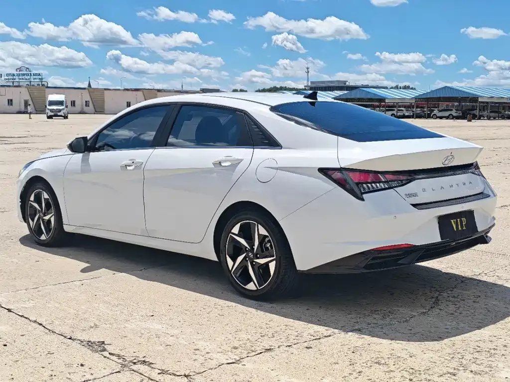Hyundai Elantra — фото 5