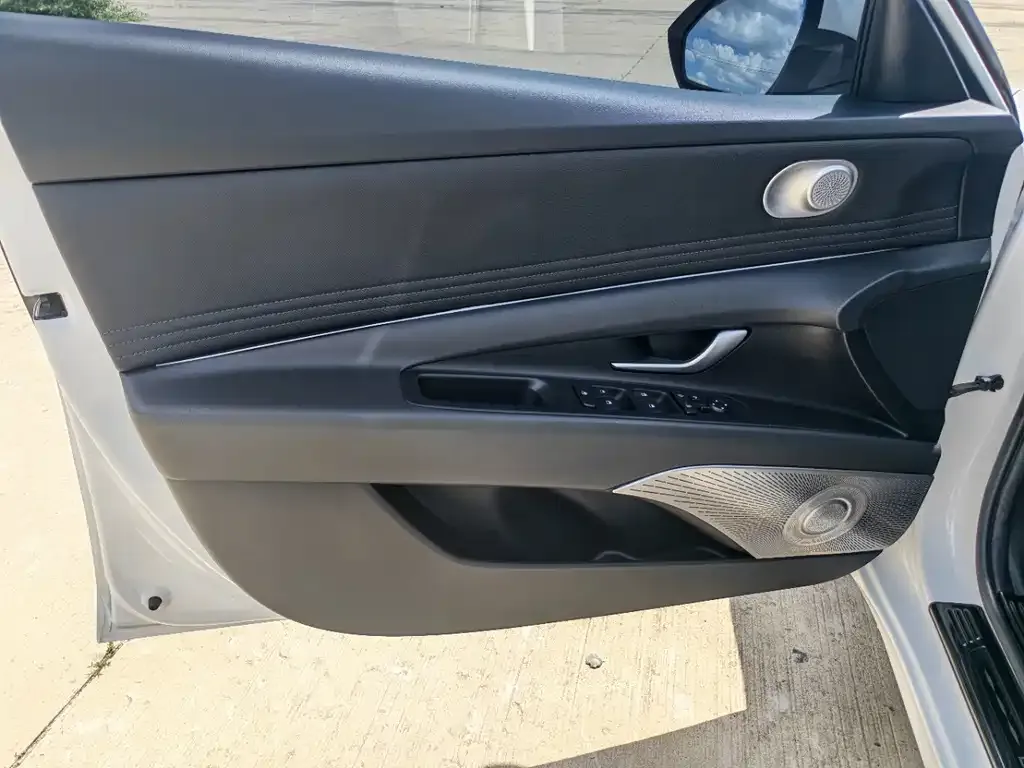 Hyundai Elantra — фото 4