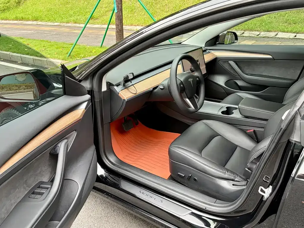 Tesla Model 3 — фото 4