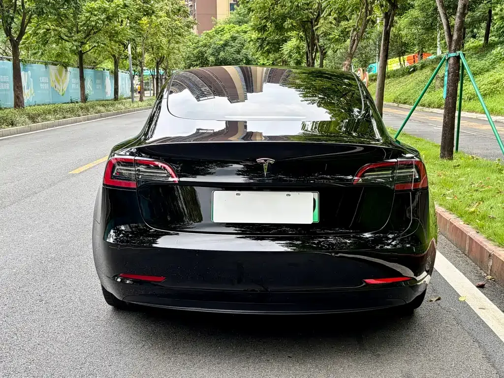 Tesla Model 3 — фото 5