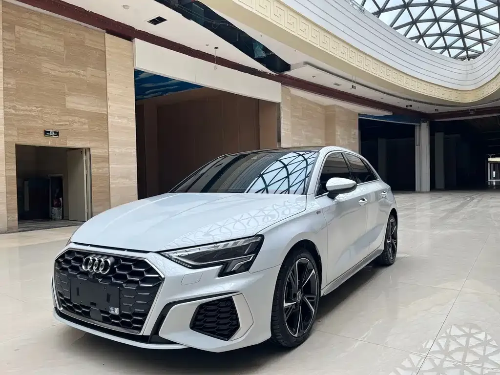 Audi A3 — фото 1