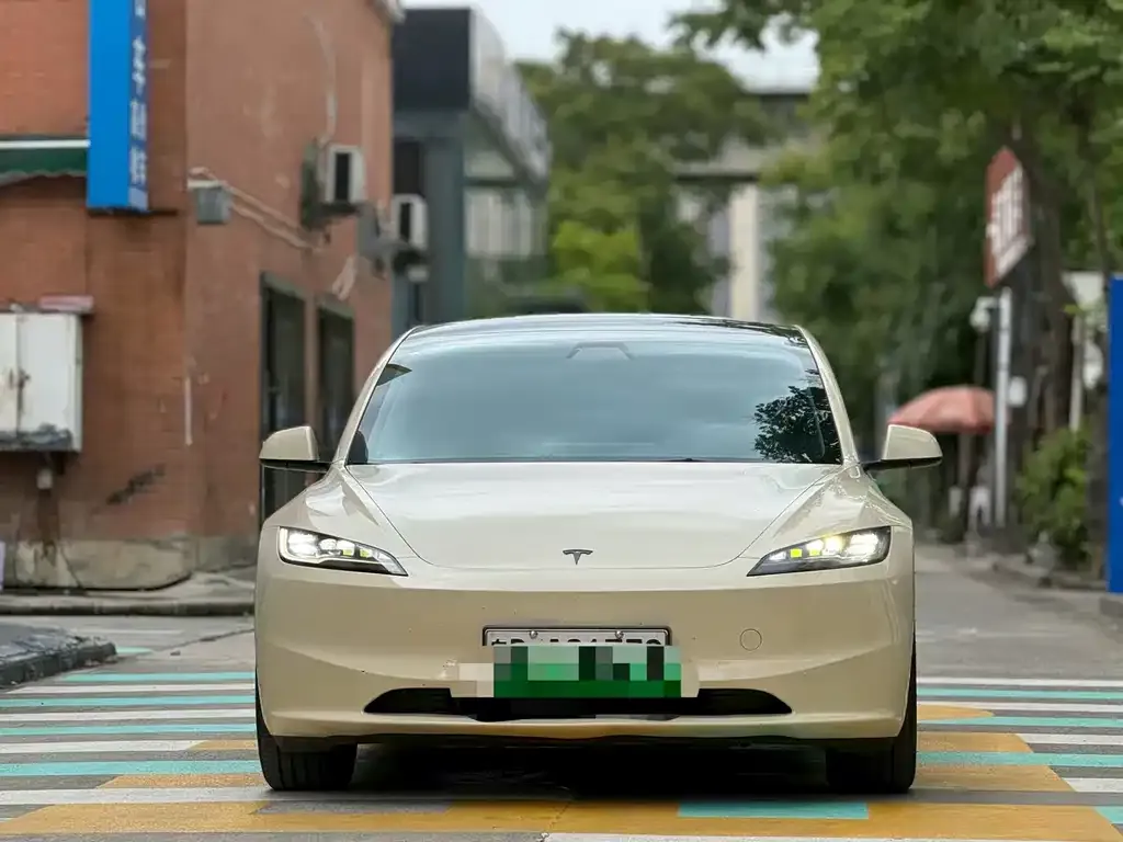 Tesla Model 3 — фото 4