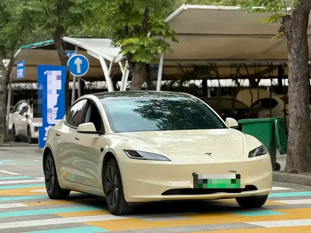 Tesla Model 3 — фото 8