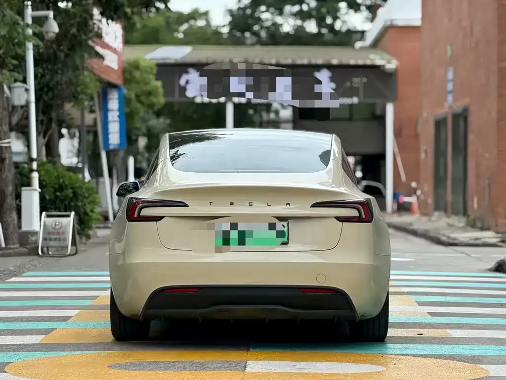 Tesla Model 3 — фото 3